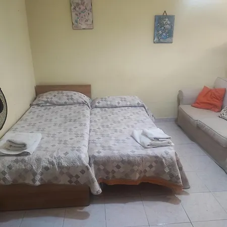Regina Apartment *
